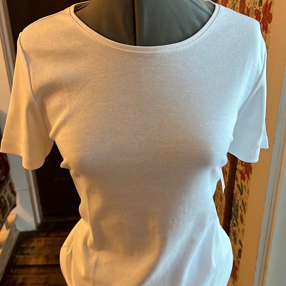 White lose cute basic top.